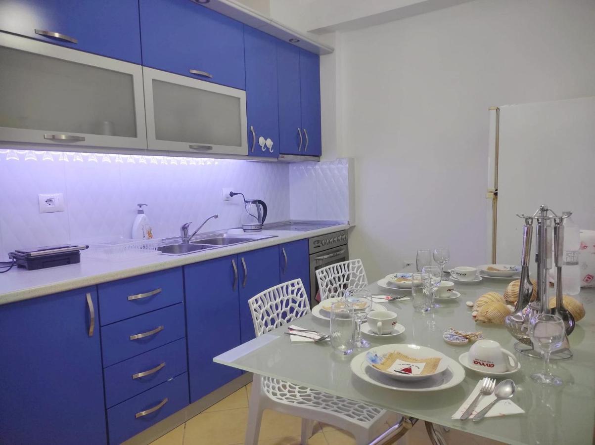 Coastal Retreat - Beach Apartment Vlorë Buitenkant foto