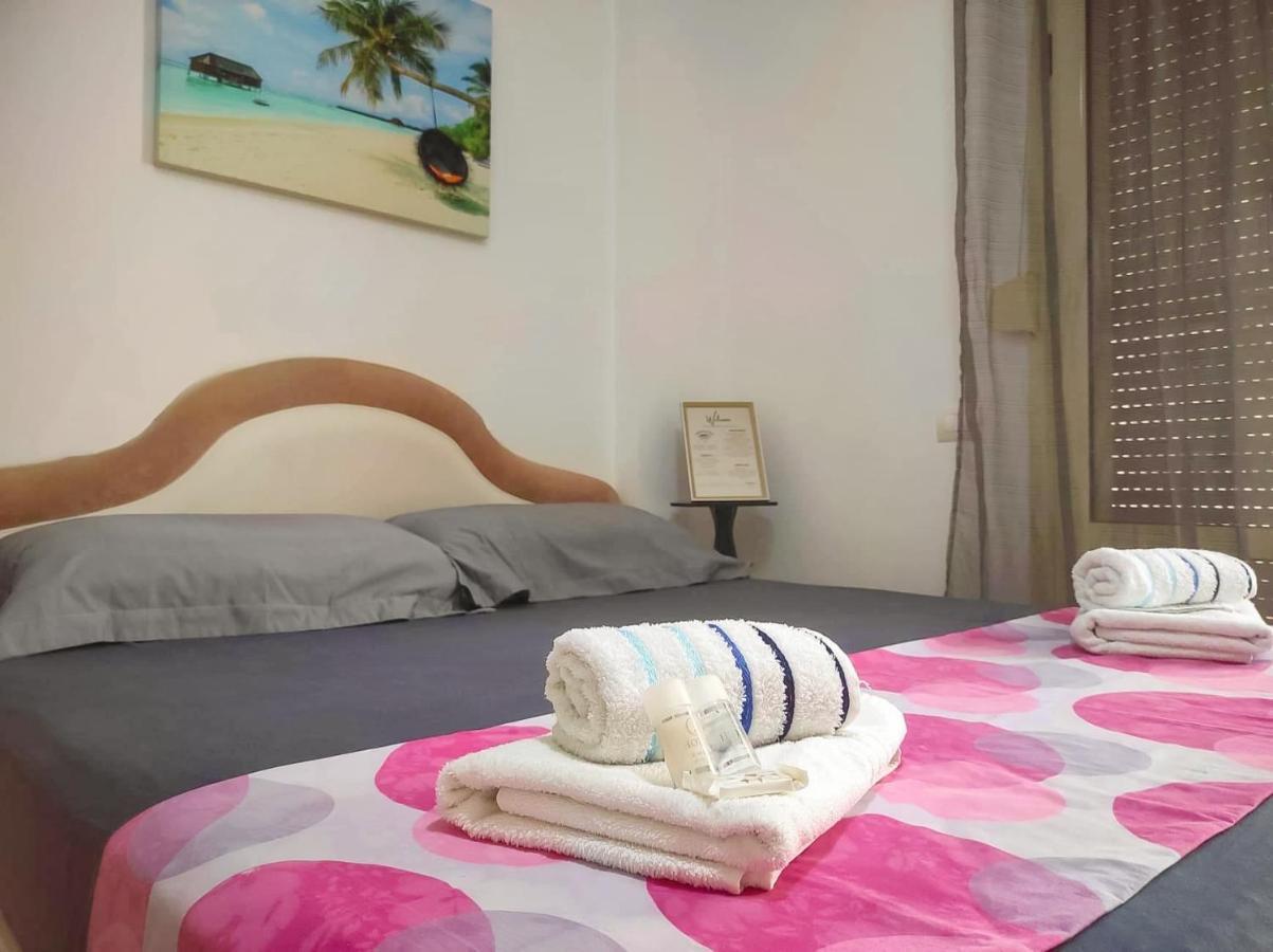 Coastal Retreat - Beach Apartment Vlorë Buitenkant foto
