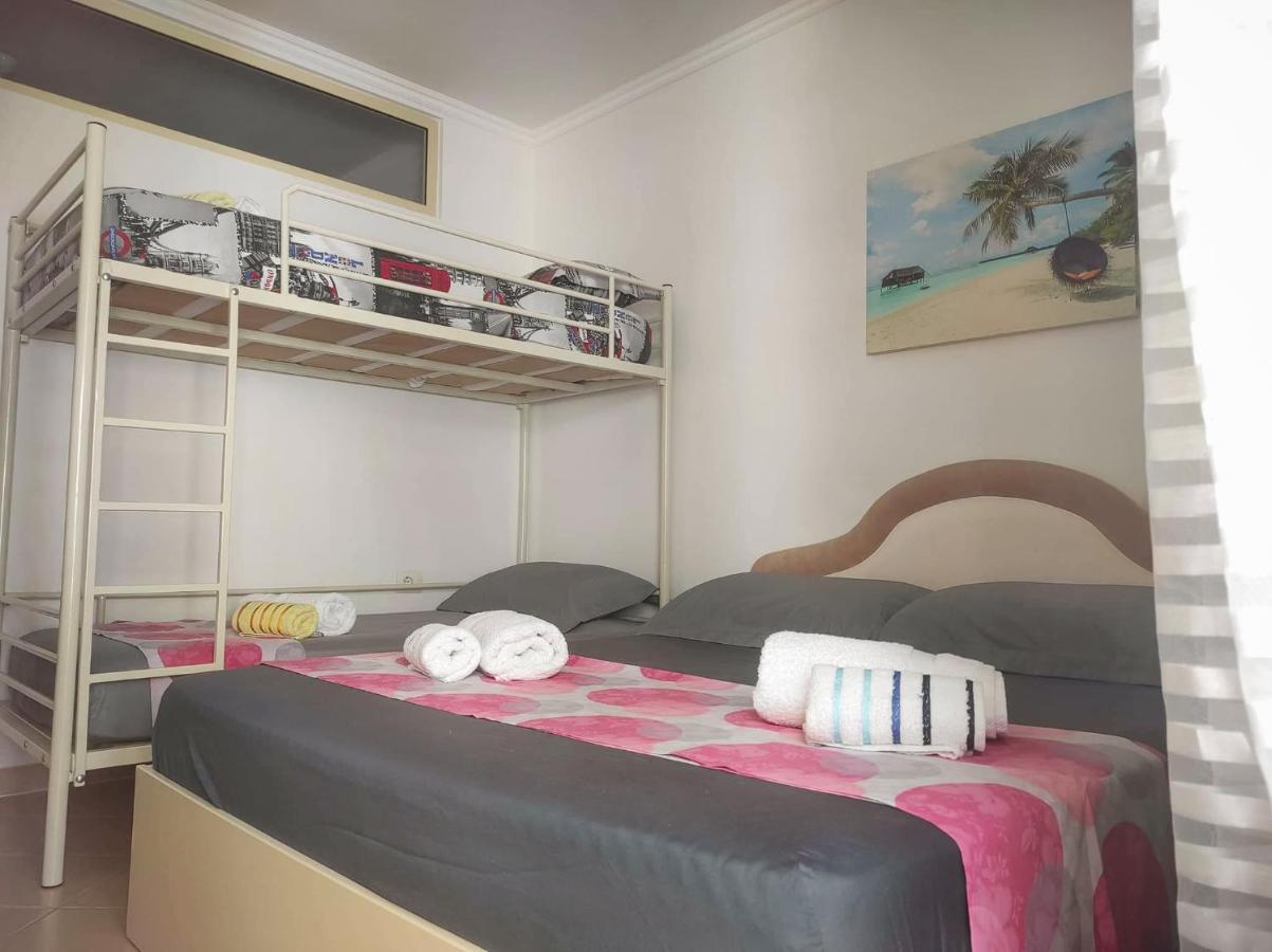 Coastal Retreat - Beach Apartment Vlorë Buitenkant foto
