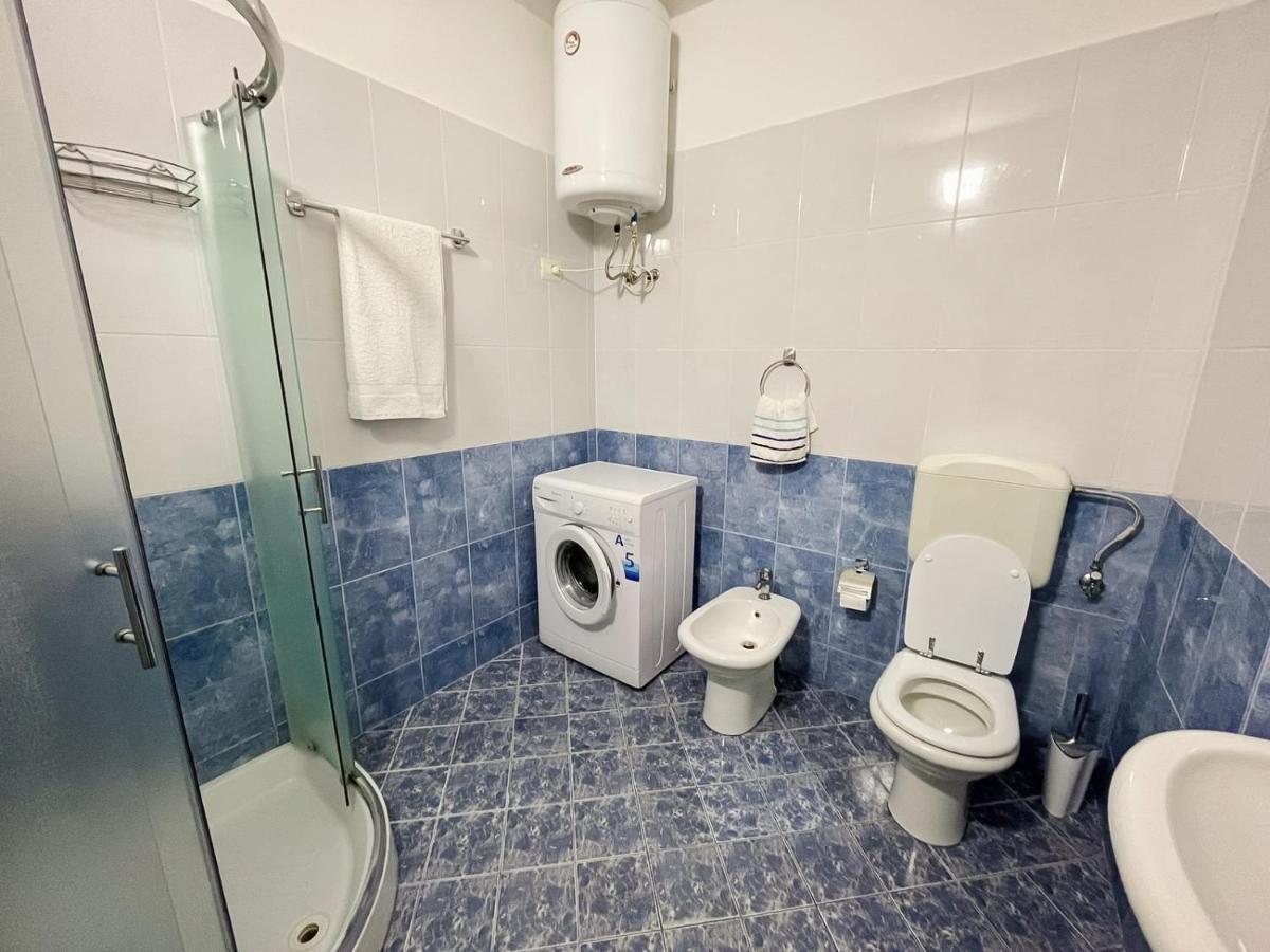 Coastal Retreat - Beach Apartment Vlorë Buitenkant foto
